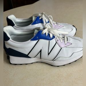 NWOT Leather New Balance 327. Size 8